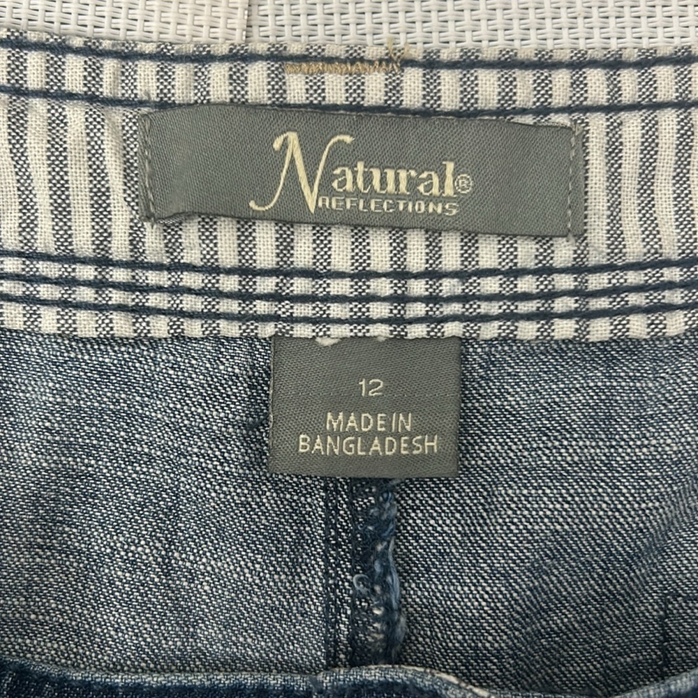 Natural Reflections Jeans Shorts, Women's Size 12, Blue Denim, Mid Rise - Picture 3 of 9
